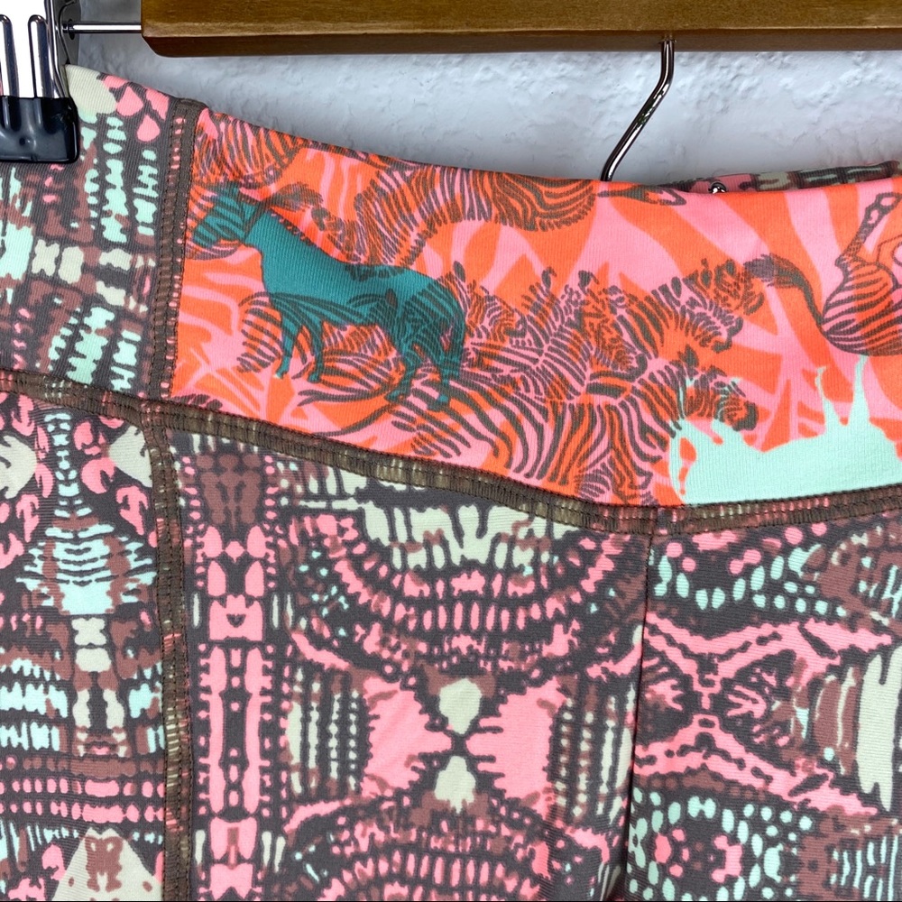 Maaji Printed Stretch Pants Size Large - Picture 4 of 7